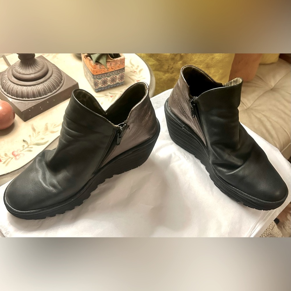 FLY LONDON Yip Two-Tone Gold & Black Wedge Ankle Boot 8.5M/39